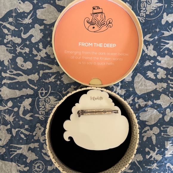 Erstwilder From The Deep Brooch - Picture 2 of 2